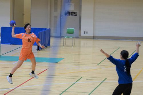 シュートを狙う作本選手